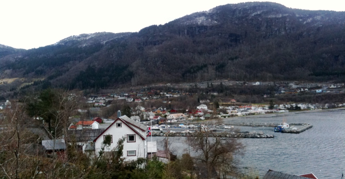 Vikedal i Vindafjord, sett frå fjorden